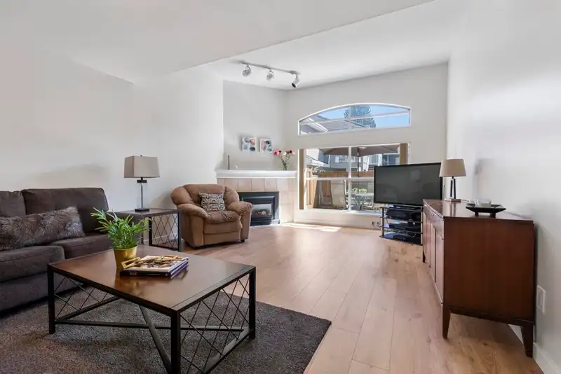 18 8257 121A STREET - photo 4 of 38