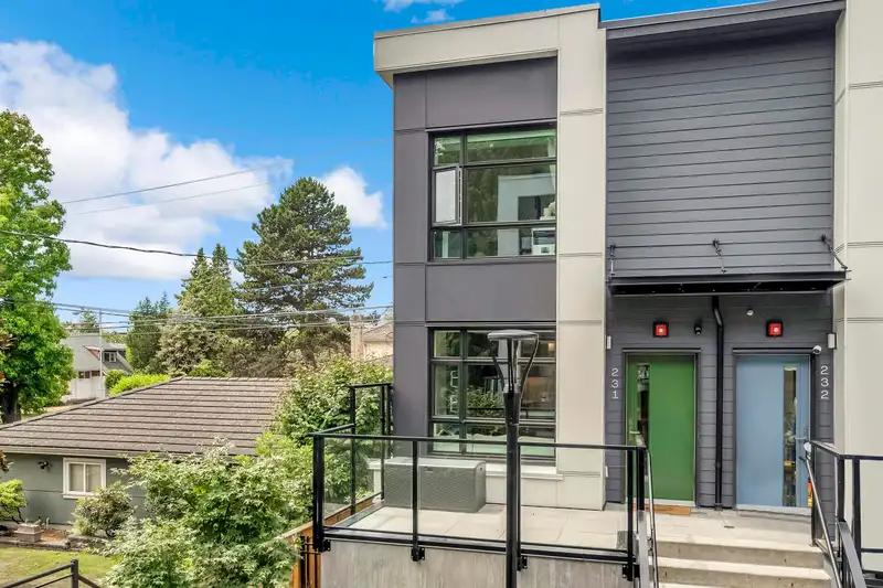 231 1012 W 47TH AVENUE - photo 2 of 23