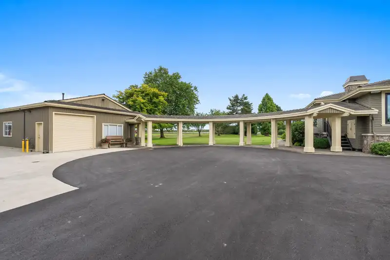 2750 52 STREET - photo 4 of 40