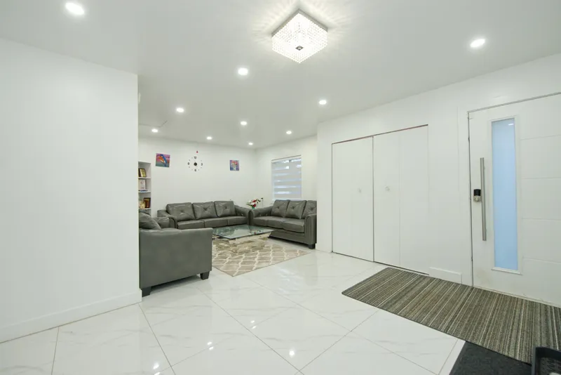 7681 125 STREET - photo 4 of 25