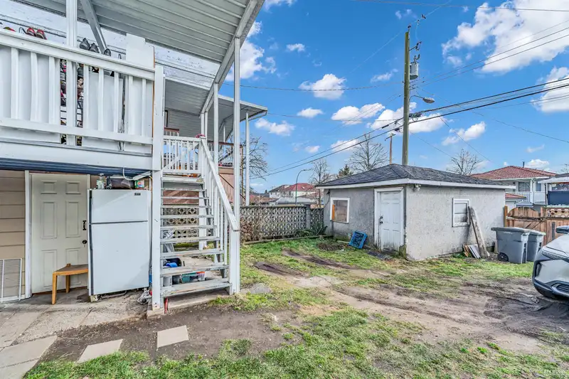 986 E 57TH AVENUE - photo 4 of 23