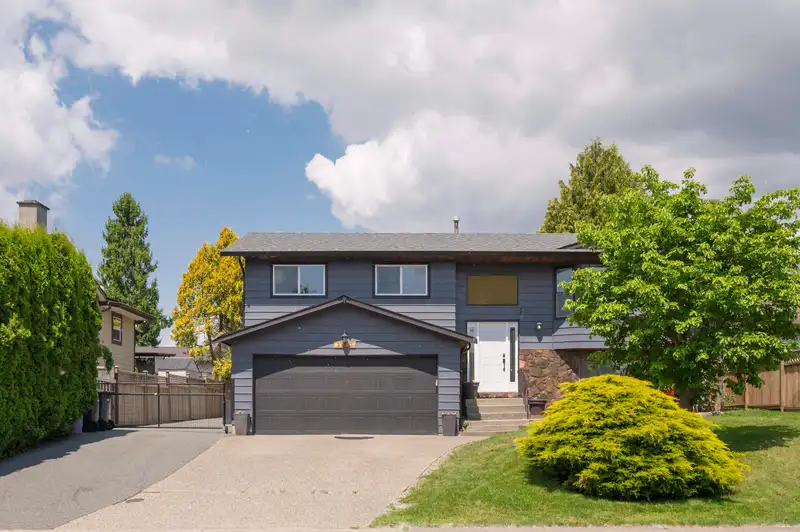 26873 32 AVENUE - photo 2 of 35