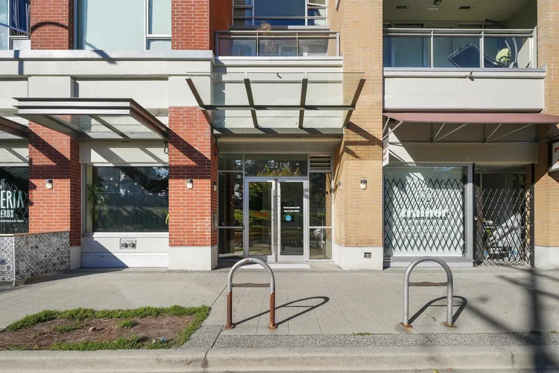 715 221 UNION STREET - photo 1 of 25