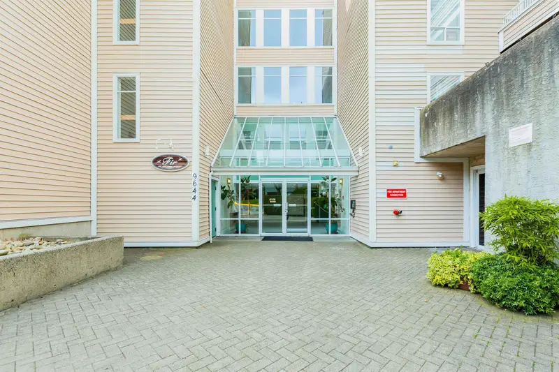 101 9644 134 STREET - photo 4 of 25