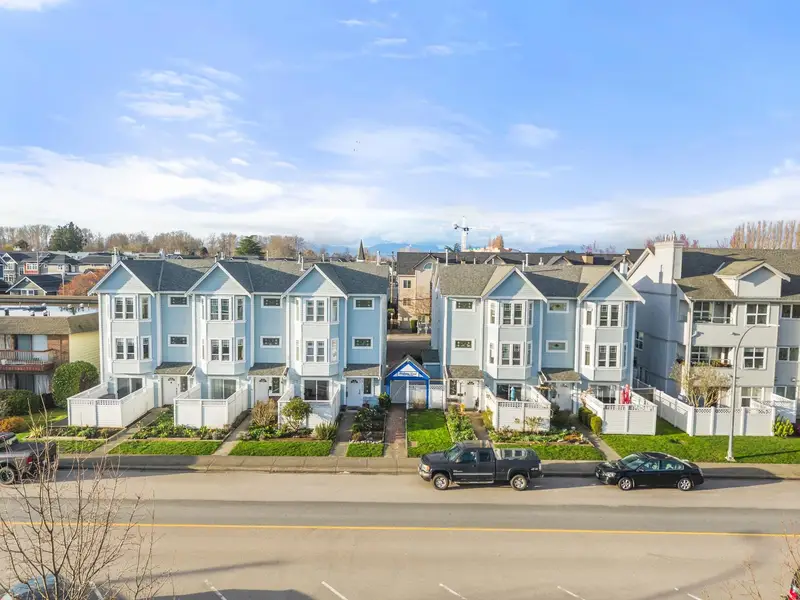 8 4965 47 AVENUE - photo 4 of 25