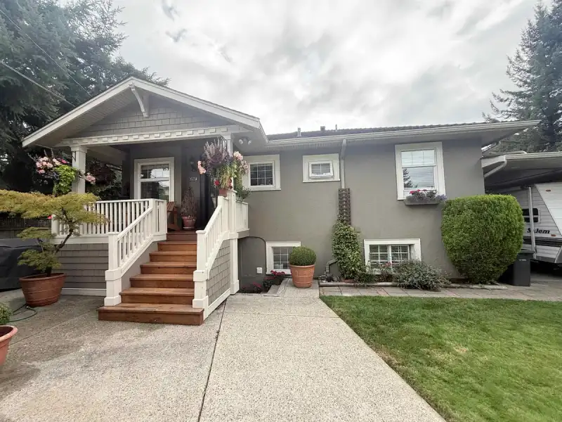 680 THOMPSON AVENUE - photo 1 of 30