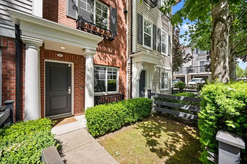 80 7233 189 STREET - photo 2 of 25