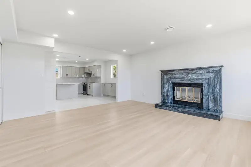 1761 E 57TH AVENUE - photo 4 of 40