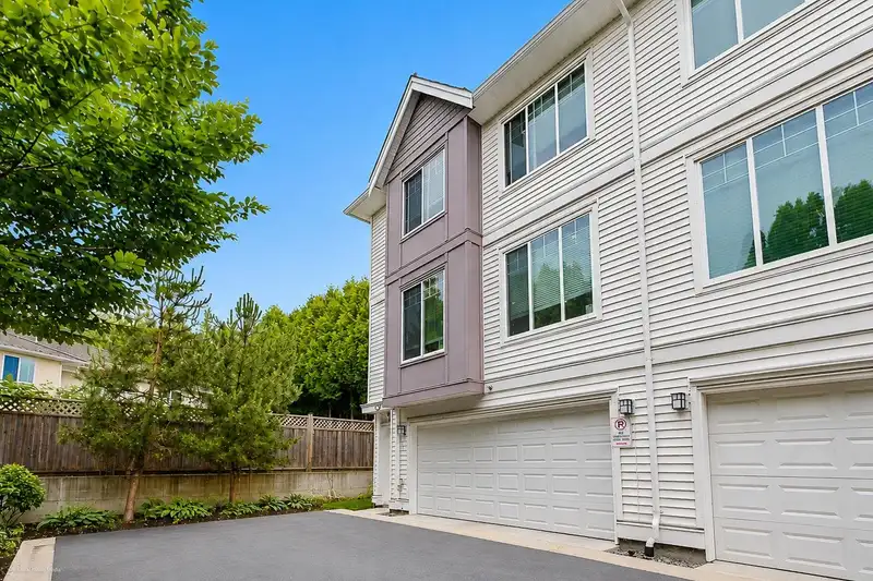 10 8033 166B STREET - photo 2 of 23