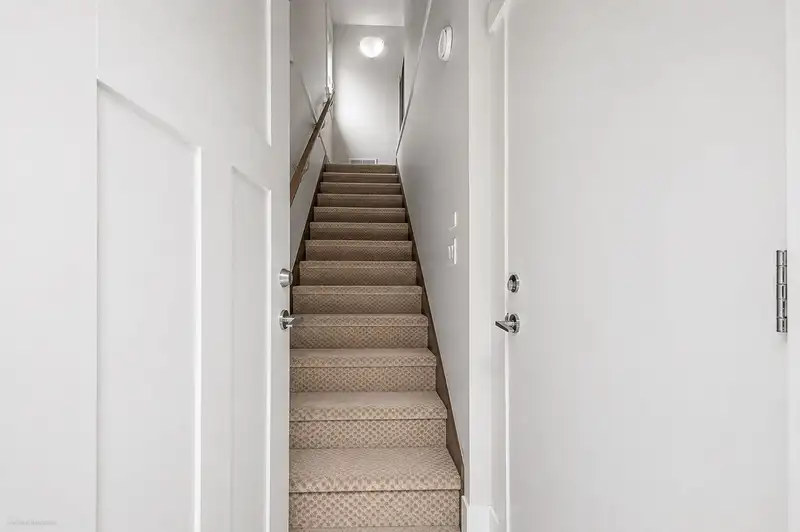 10 8033 166B STREET - photo 4 of 23