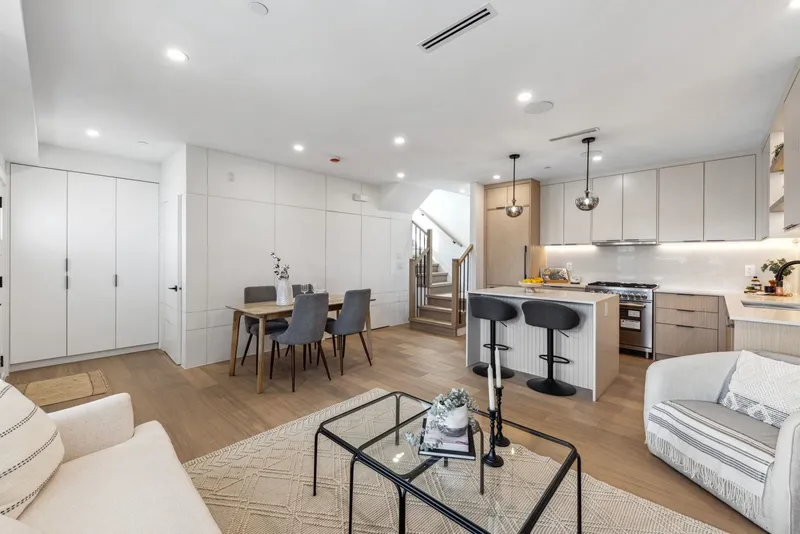 3381 VICTORIA DRIVE - photo 4 of 25