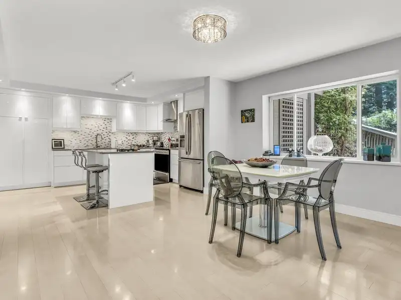 4035 SUNSET BOULEVARD - photo 1 of 31