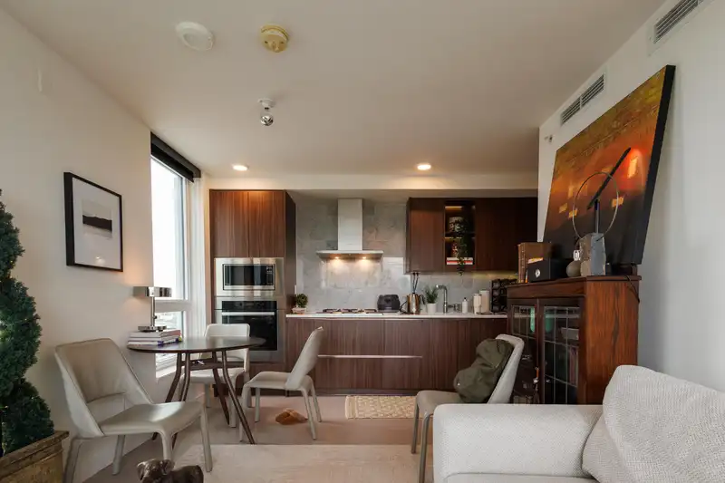 1809 455 SW MARINE DRIVE - photo 1 of 37