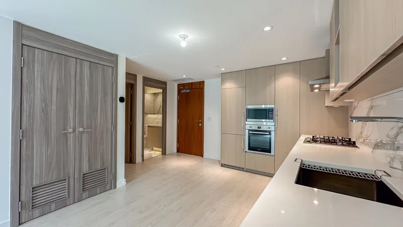 886 8671 HAZELBRIDGE WAY - photo 4 of 18