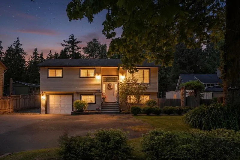 25035 10 AVENUE - photo 1 of 25