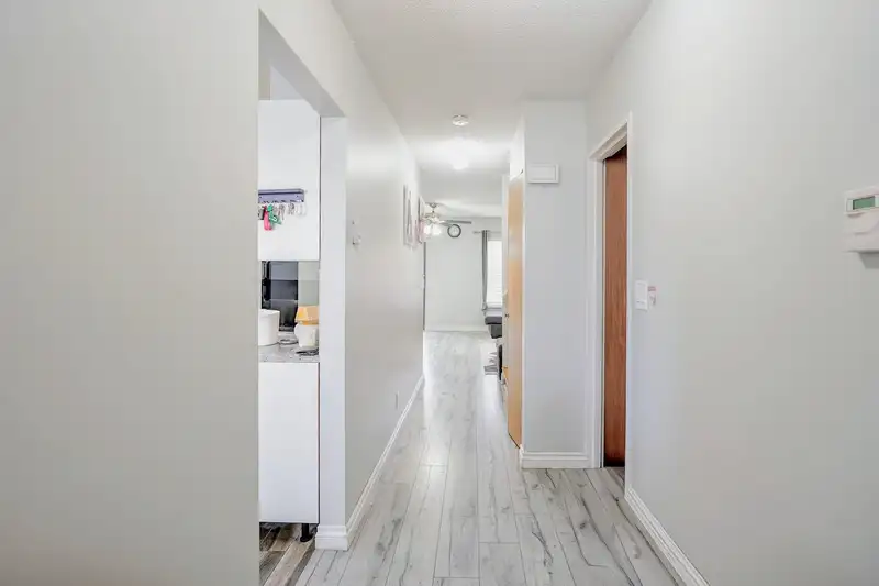 49 13990 74 AVENUE - photo 3 of 18