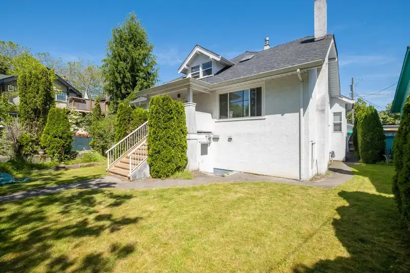 2885 W 10TH AVENUE - photo 3 of 35