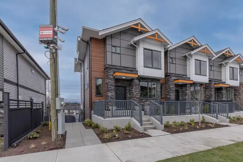 6 6035 141 STREET - photo 4 of 40