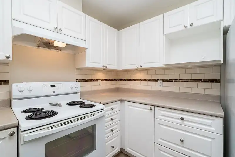 137 2980 PRINCESS CRESCENT - photo 3 of 32