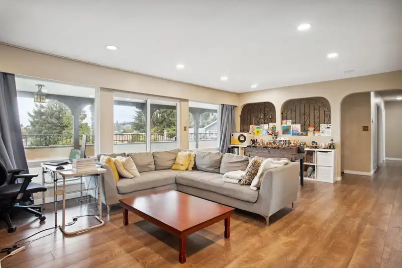 5478 HEATHDALE COURT - photo 1 of 35