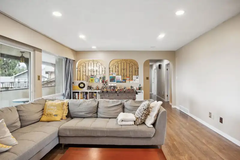 5478 HEATHDALE COURT - photo 2 of 35