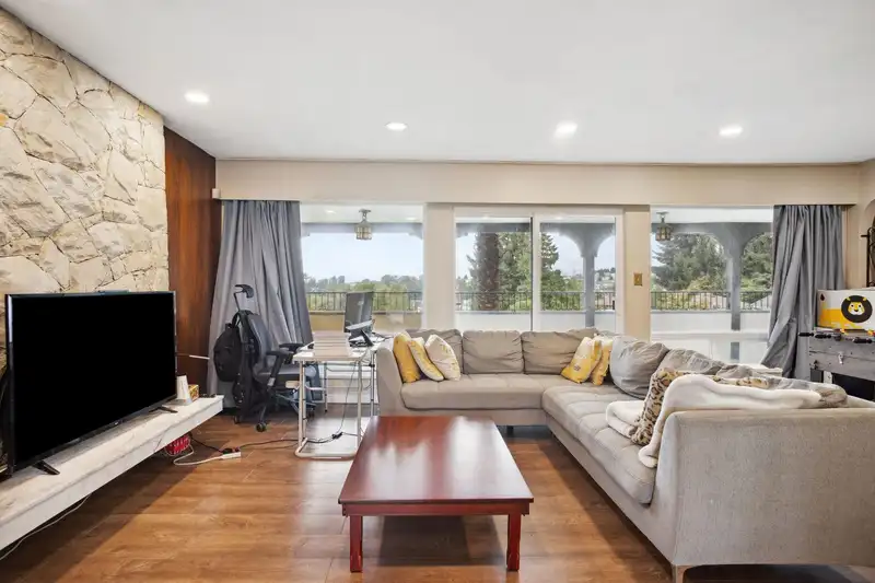 5478 HEATHDALE COURT - photo 3 of 35