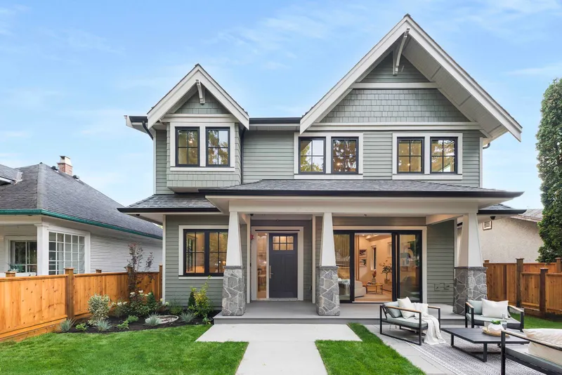 2136 E 10TH AVENUE - photo 1 of 25