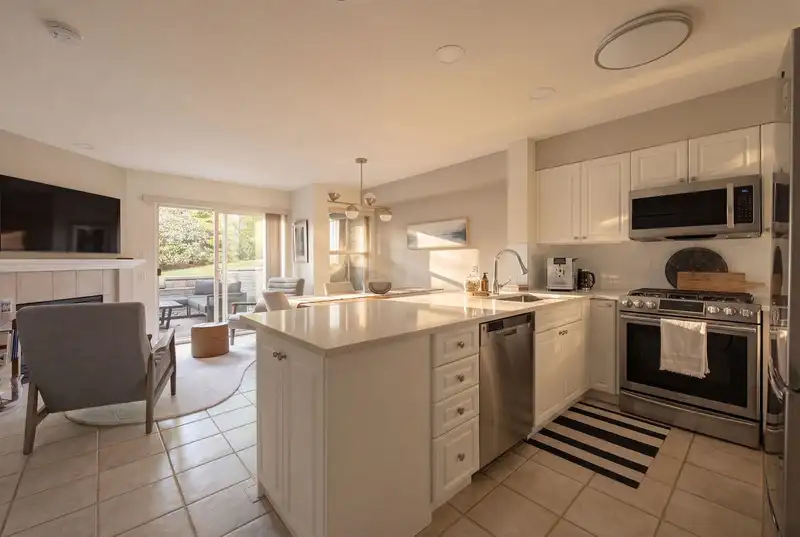 21 1550 LARKHALL CRESCENT - photo 3 of 19