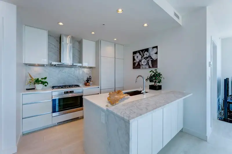 1010 6098 STATION STREET - photo 2 of 32