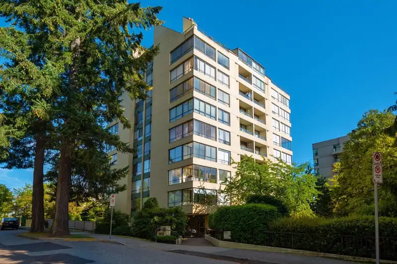 802 1412 ESQUIMALT AVENUE - photo 1 of 34