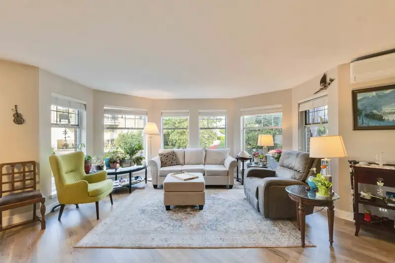 108 22611 116 AVENUE - photo 1 of 30
