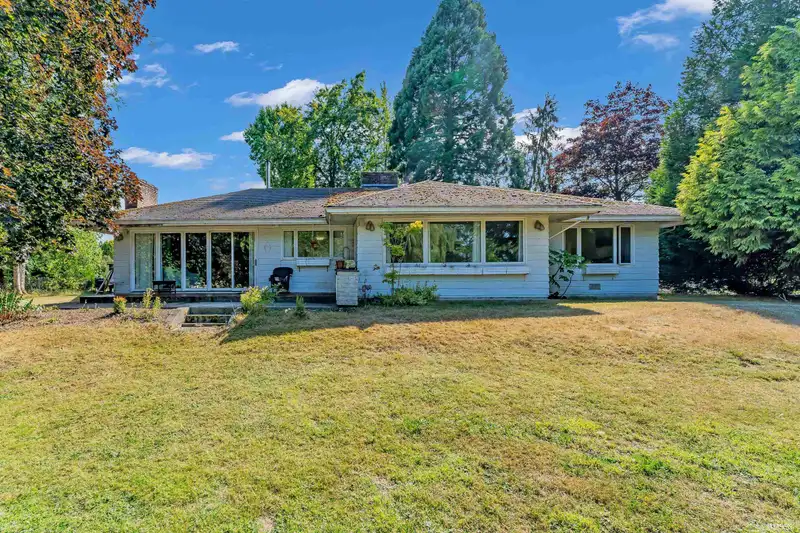 18224 32 AVENUE - photo 2 of 40