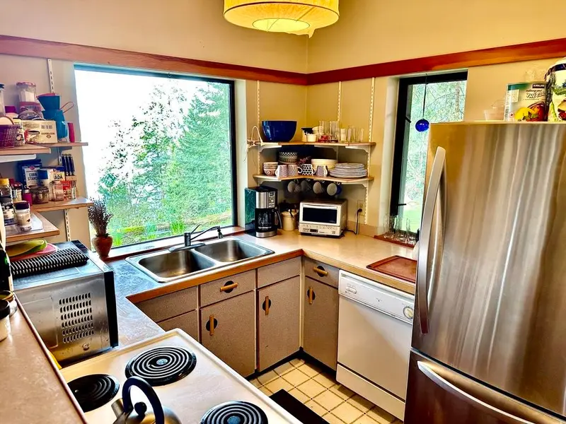 398 EAST POINT ROAD - photo 3 of 17