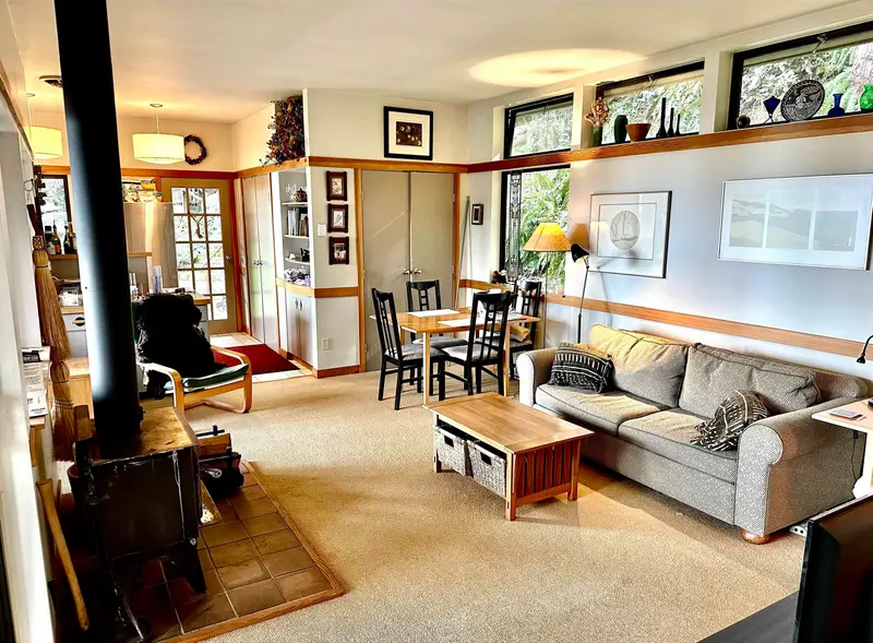 398 EAST POINT ROAD - photo 4 of 17