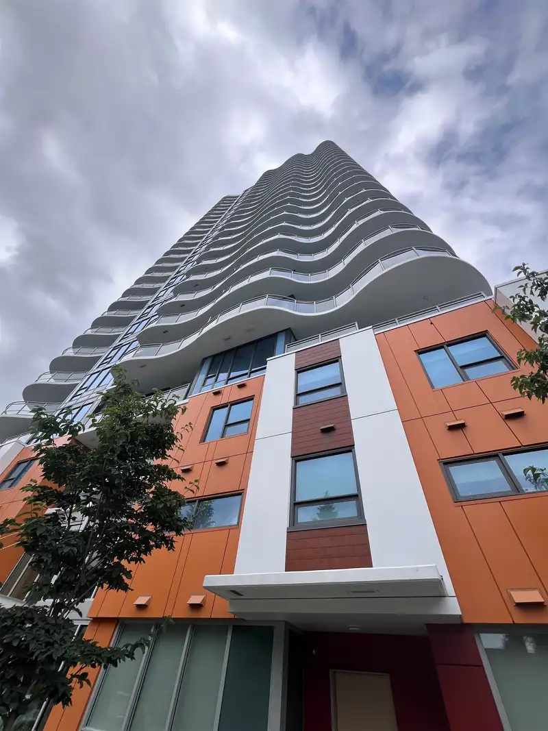 1609 13318 104 AVENUE - photo 2 of 19