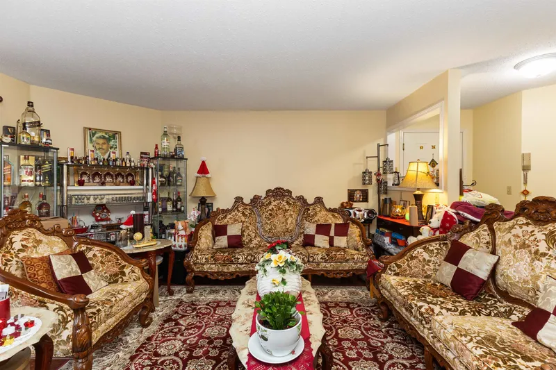 39 33123 GEORGE FERGUSON WAY - photo 3 of 25