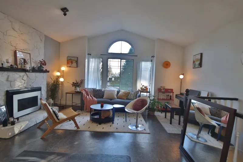 15971 101A AVENUE - photo 3 of 25