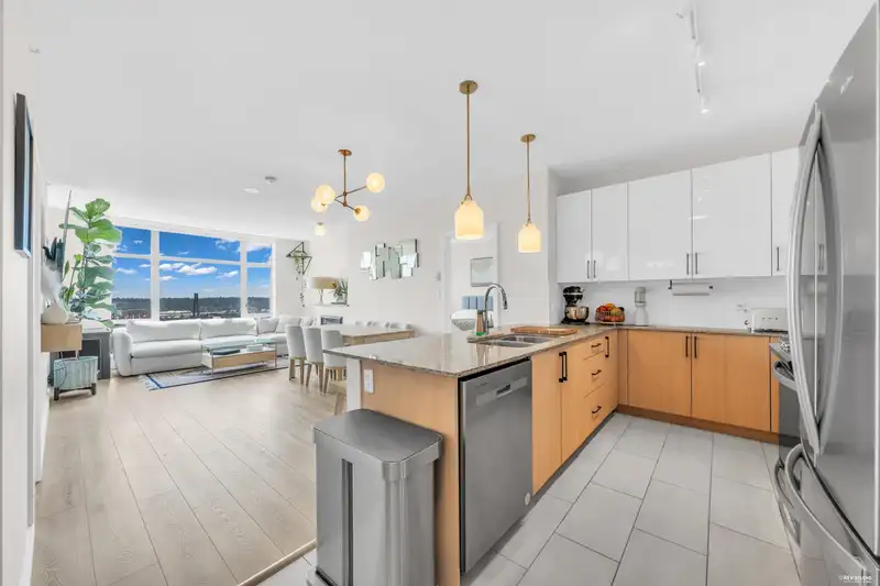 1805 280 ROSS DRIVE - photo 2 of 35