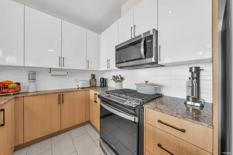 1805 280 ROSS DRIVE - photo 4 of 35