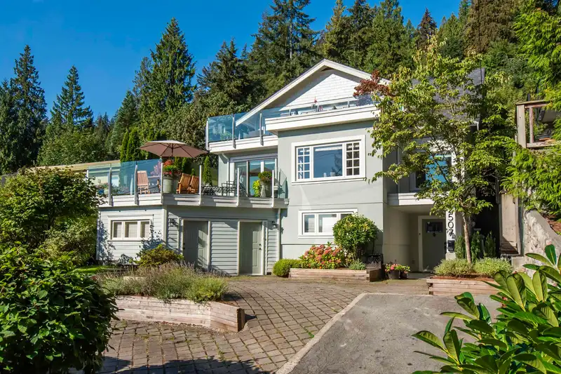 2507 CALEDONIA AVENUE - photo 1 of 38
