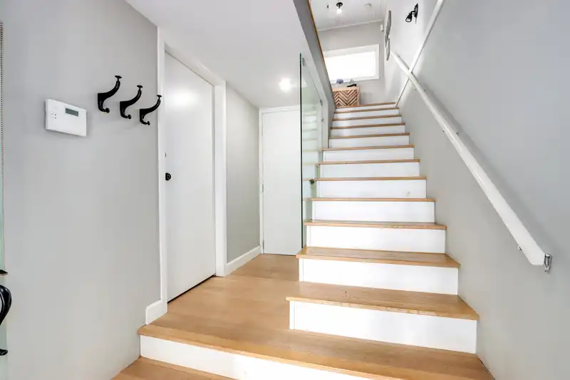2507 CALEDONIA AVENUE - photo 4 of 38