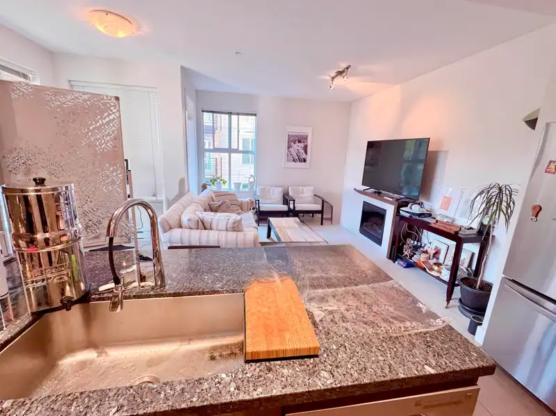 226 5928 BIRNEY AVENUE - photo 4 of 17