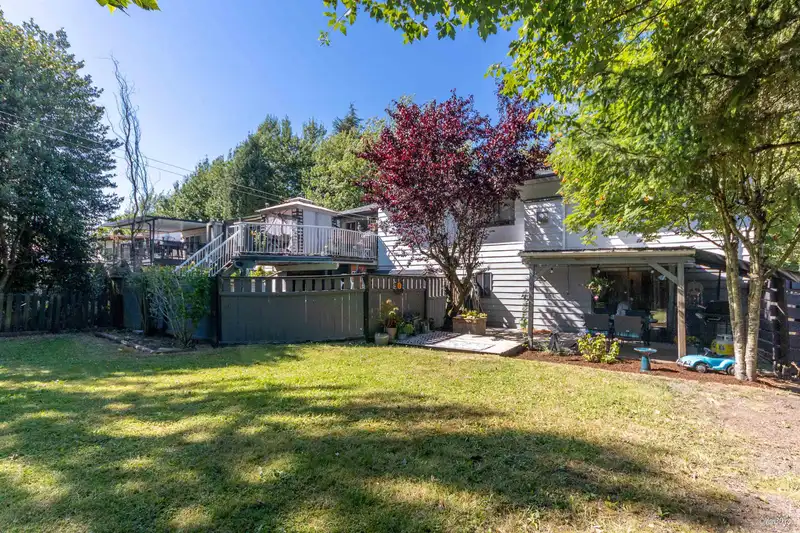 17368 62A AVENUE - photo 4 of 29