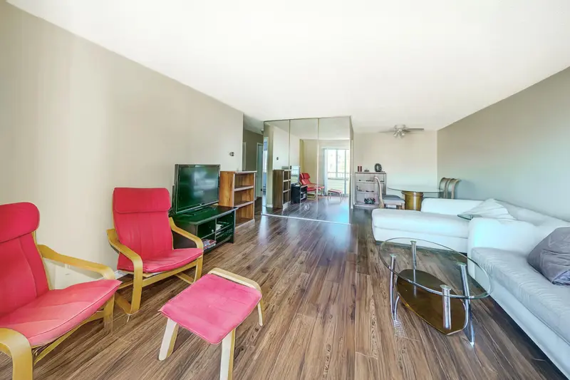 306 20460 54 AVENUE - photo 3 of 21