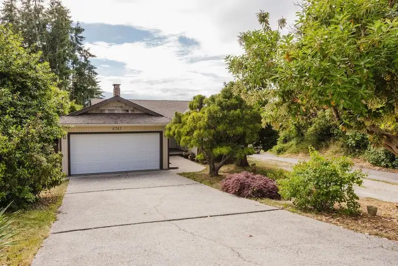 4741 FIR ROAD - photo 3 of 39