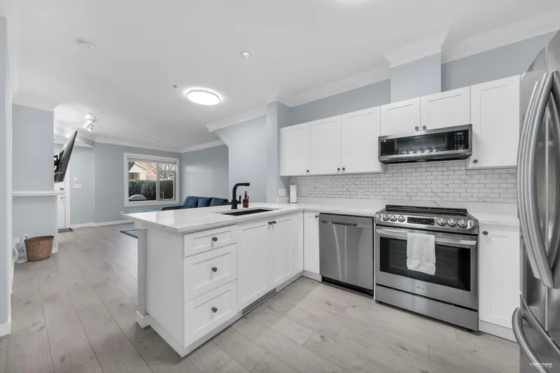 122 18 JACK MAHONY PLACE - photo 3 of 17