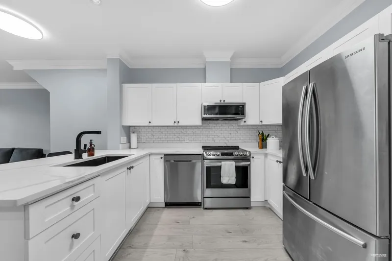 122 18 JACK MAHONY PLACE - photo 4 of 17