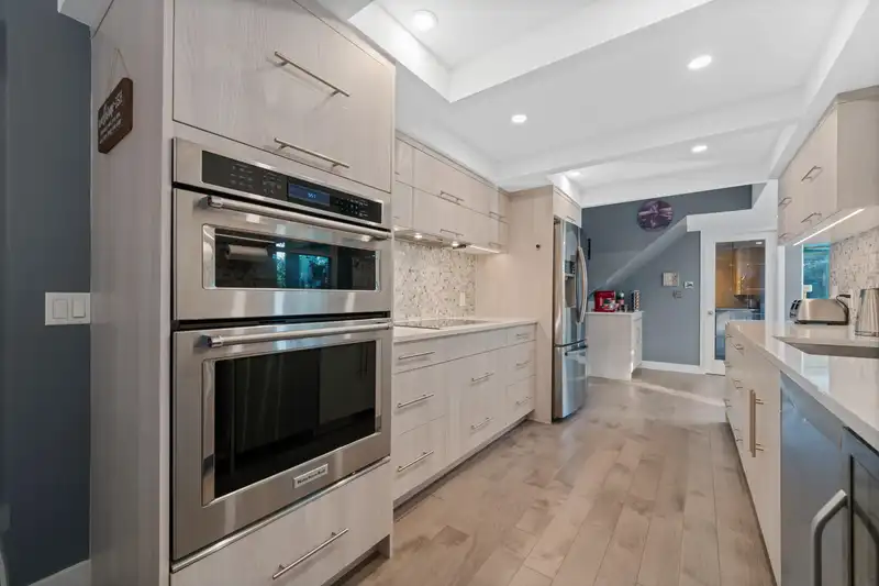 540 EVERGREEN PLACE - photo 4 of 26