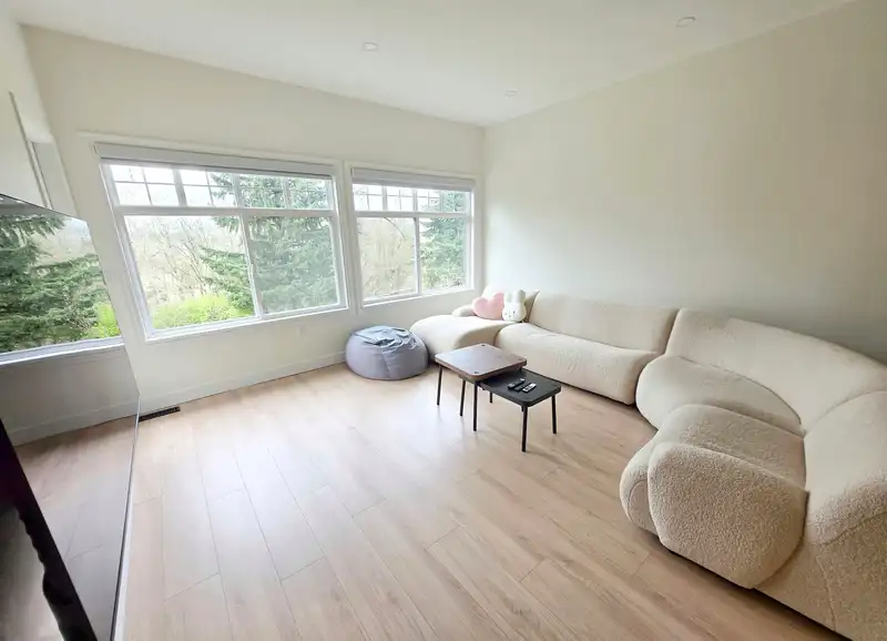 20 5201 OAKMOUNT CRESCENT - photo 4 of 37