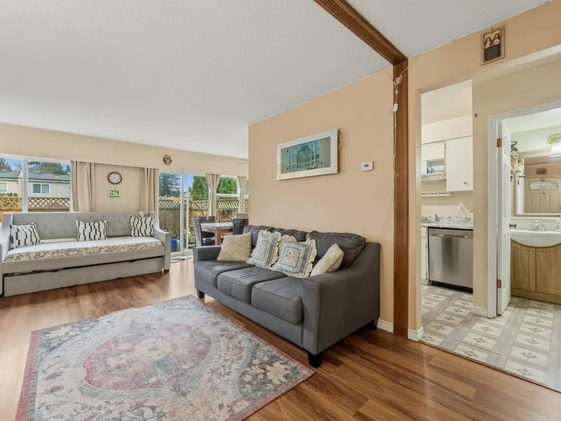 135 15215 105 AVENUE - photo 2 of 21